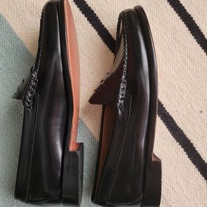 GH Bass Weejuns, womens sz 6 (runs small)